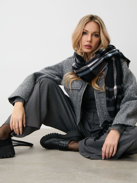 Дамско късо сиво палто букле