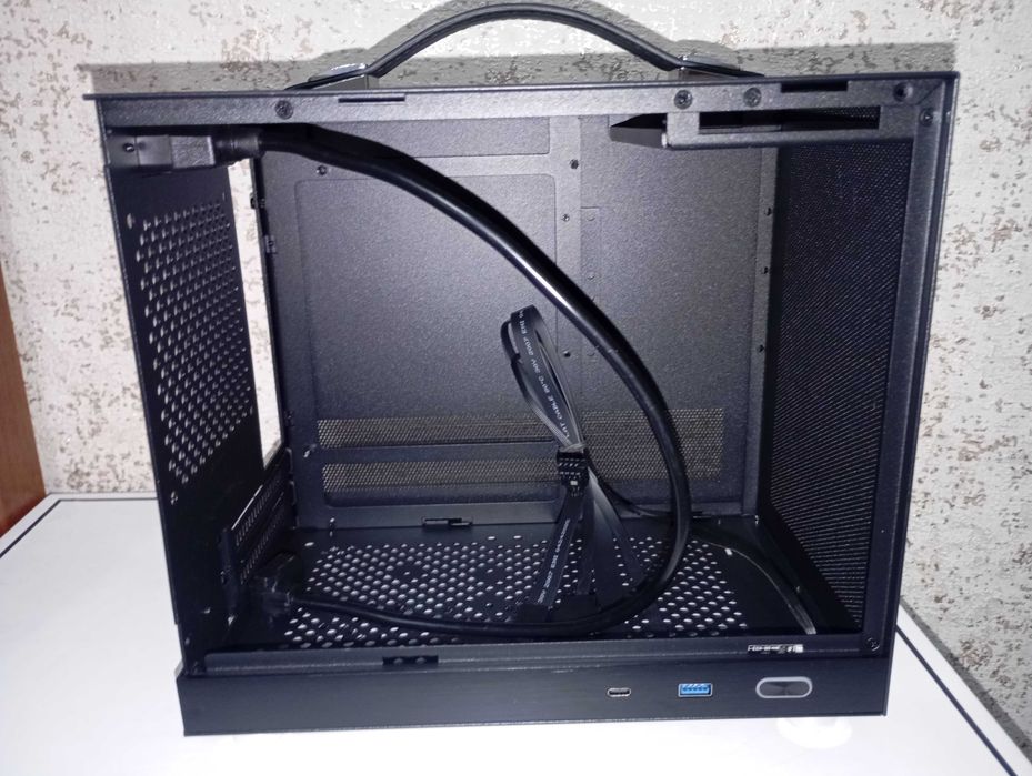 Корпус Shiny Snake G200 mini itx