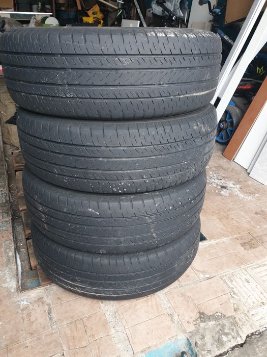 Продам шины MAXXIS