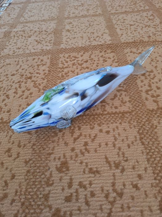 Vând bibelou pește din timpul comunismului