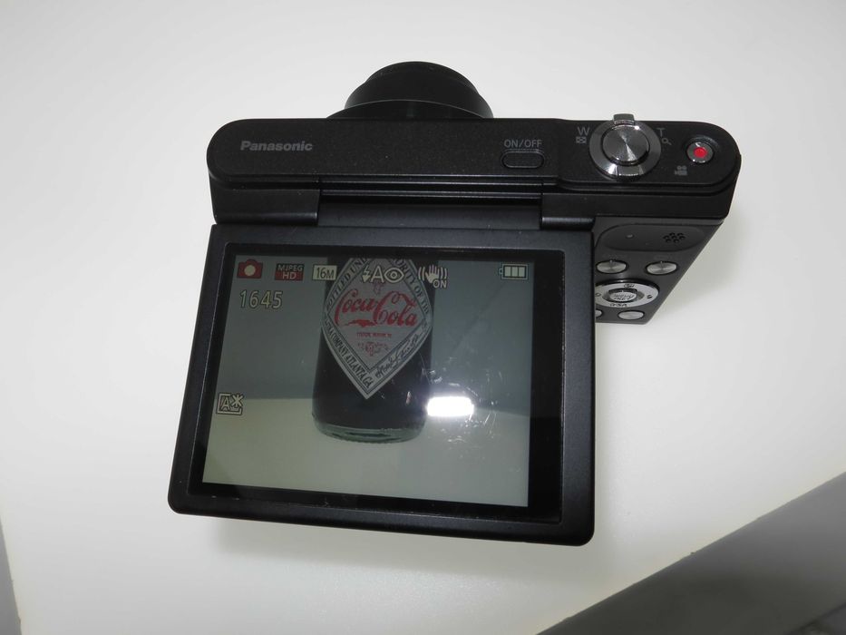 Panasonic Lumix SZ10 уникален компактен фотоапарат дигитална камера със селфи екран в отлично състояние