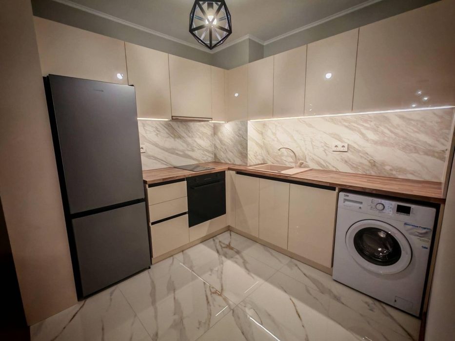 Дава се под наем Двустаен апартамент в Пловдив, Остромила - 70 кв.м за 650 € - Снимка #1