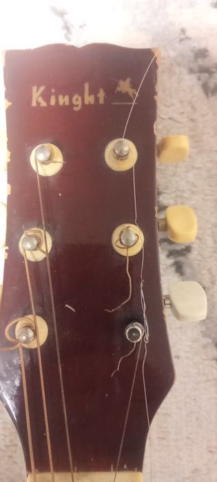 Акустическая гитара