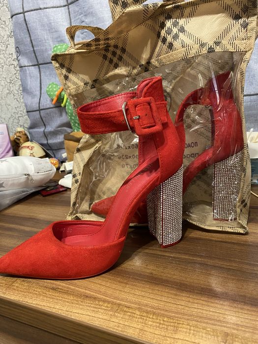 Продам шикарные туфли