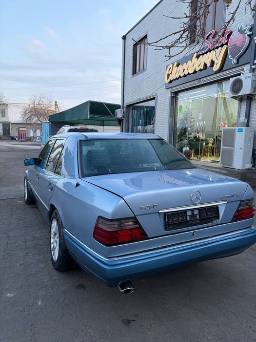 Mercedes Benz w124 E200