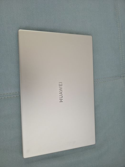 Лаптоп huawei d15