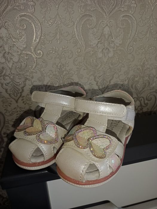 Продам детскую обувь