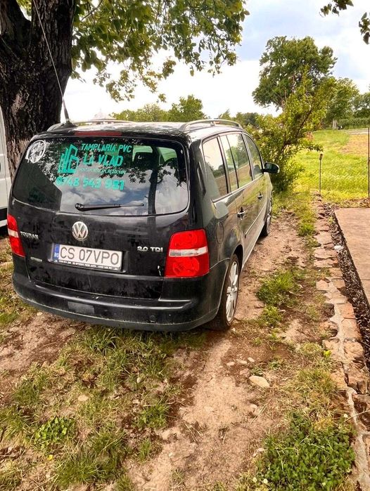 Vând Volkswagen Touran