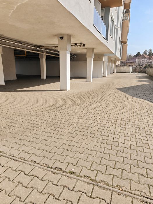 Închiriez loc de parcare acoperit – Via Romana, Arad