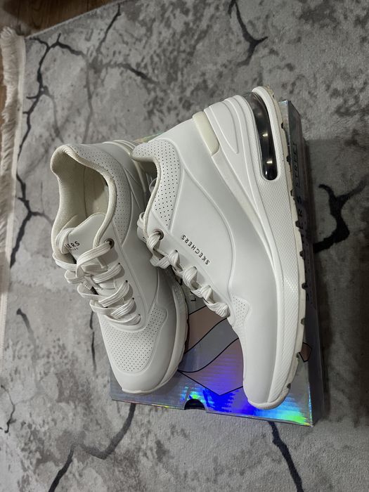 Adidasi inalti skechers marimea 37