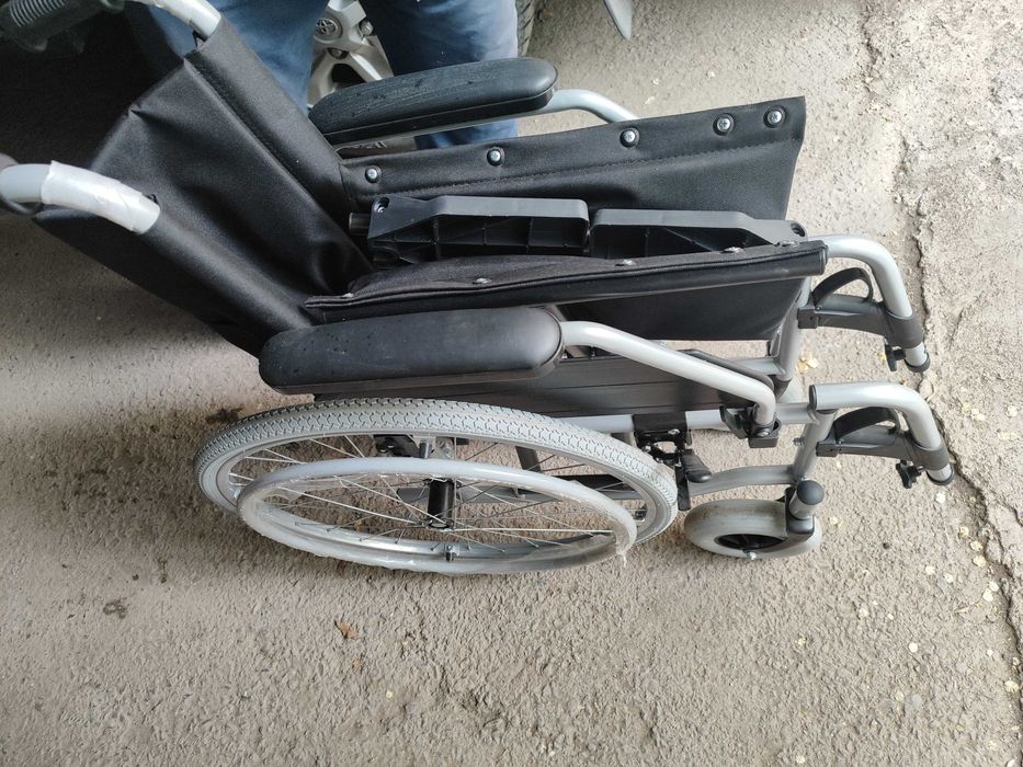 Продам инвалидную коляску