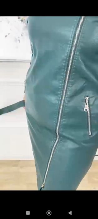 Продаю зеленую кожаную куртку очень теплая