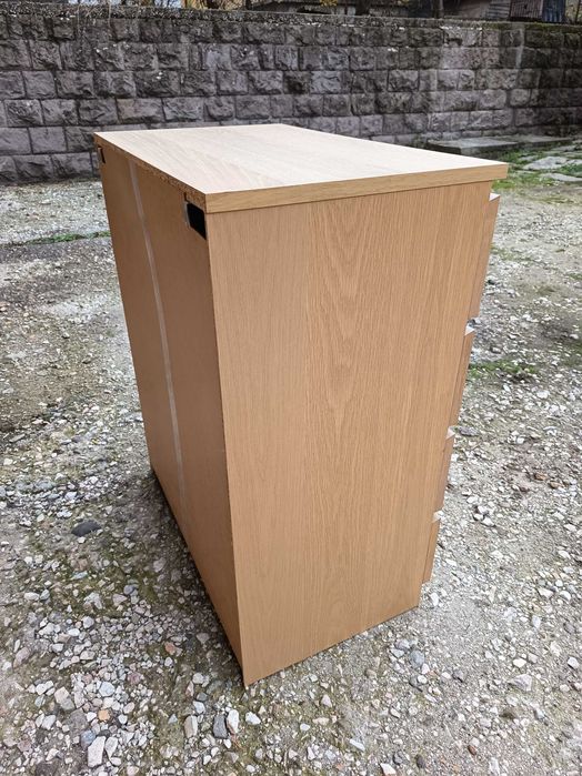 Скрин с четири чекмеджета