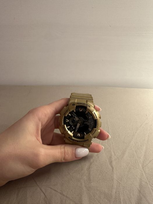 Часовник G-Shock златен