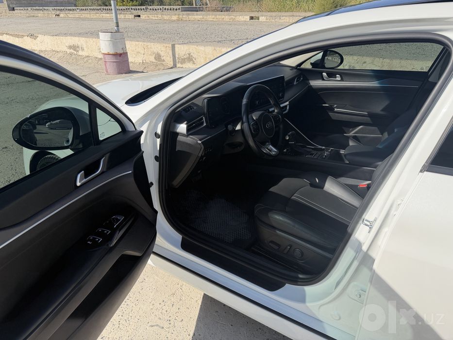 KIA  К 5  хорошее состояние небитый некрашеные родной пробег