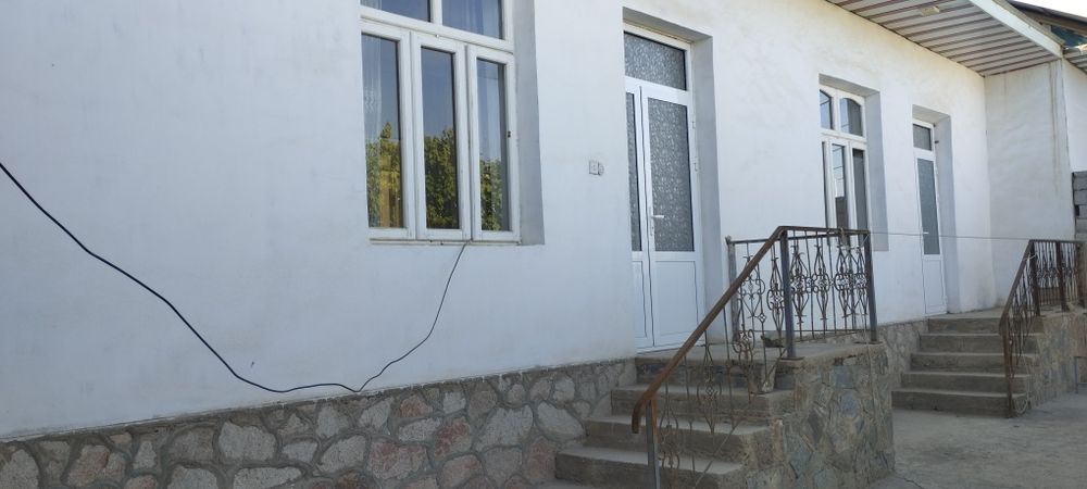 Srochna farhod savhozidan 560 mlnga 7 xonali xovli sotiladi 2 kuchadan