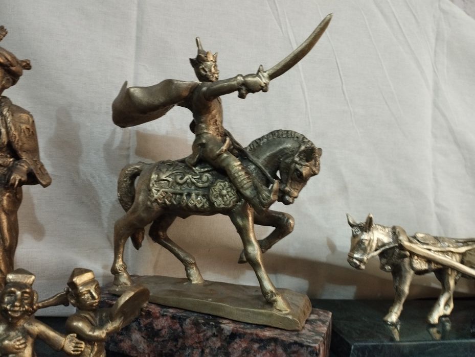 Статуэтки сувенир бронза