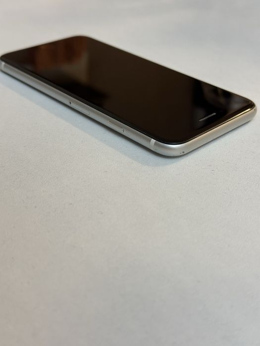iPhone SE 2020 128GB бял