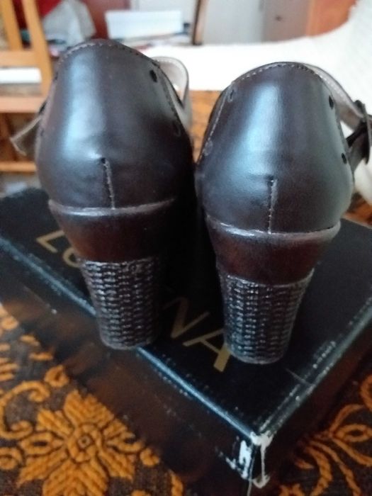 Продавам изгодно 4 чифта нови и запазени дамски кожени обувки №37