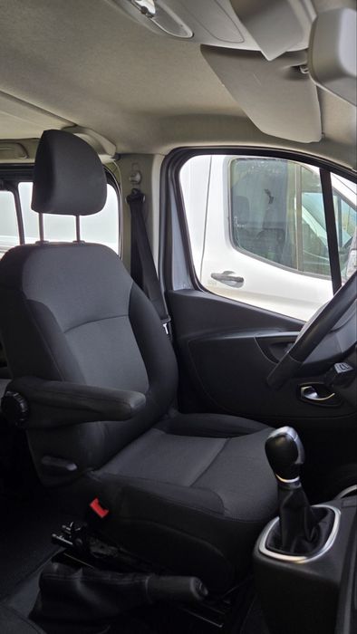 Пътнически бус под наем Автоматик 8 Местен Дълга база  Цена от 59.99€