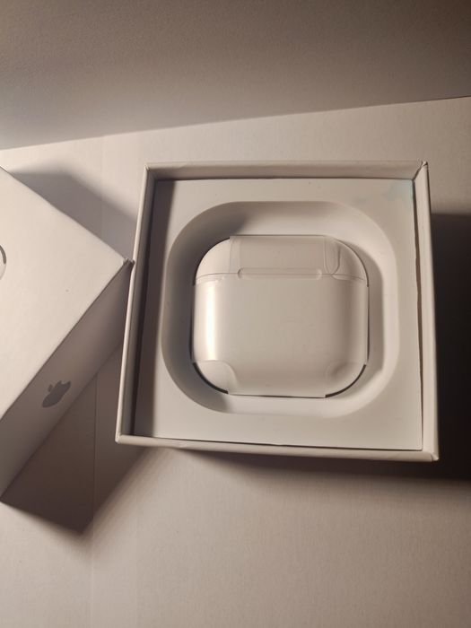 Apple. AirPods 4