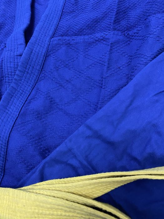 Продам кимоно с перчатками и шлемом