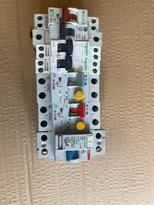 Lot aparataj electric modular ABB,Eaton, Schneider, Schrack, GE, Moeller, Syrelec – Siguranțe automate, diferențiale RCCB/RCBO și relee temporizatoare