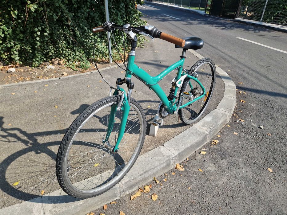 Vand bicicleta full suspension pentru oras