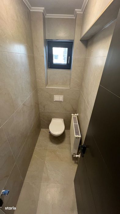 Apartament cu 3 camere RENOVAT Zona CENTRALA Etaj INTERMEDIAR