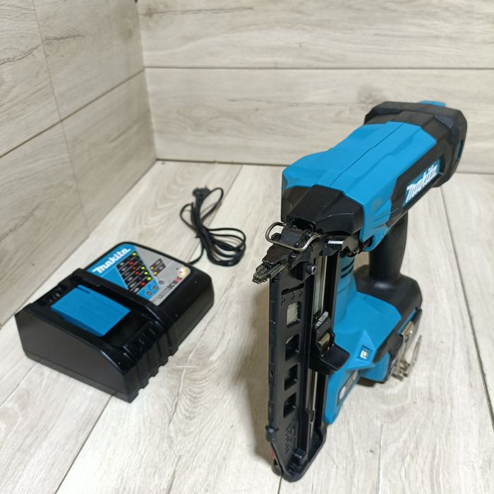 Pistol de cuie pentru lemn 19-64mm Makita DBN601 fabricatie 2025