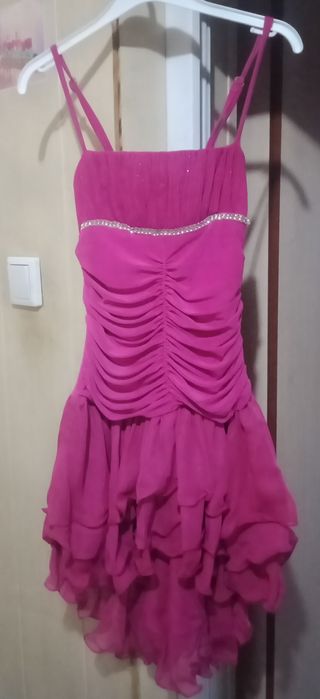 Продам платье для девочки от 4 до 8 лет.