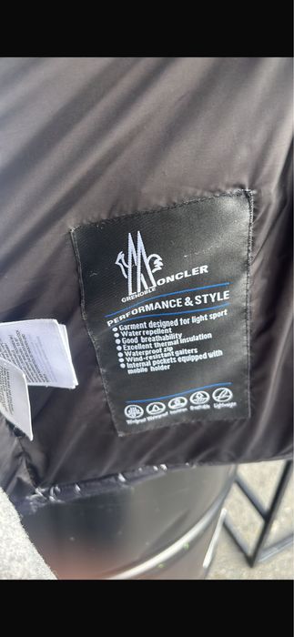 Geaca Moncler de vanzare