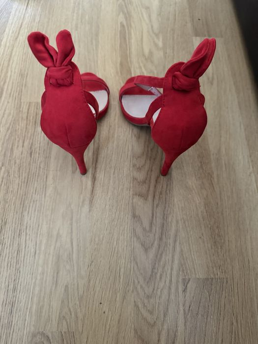 Sandale cu toc , marimea 38