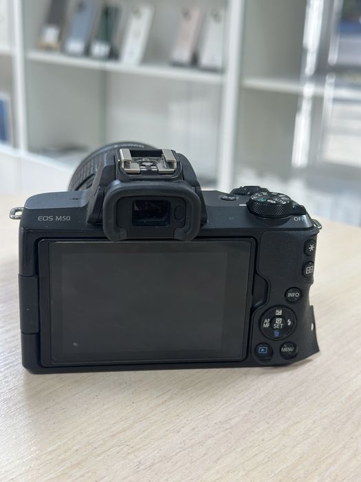 Canon EOS M50 + объектив 18–55 мм