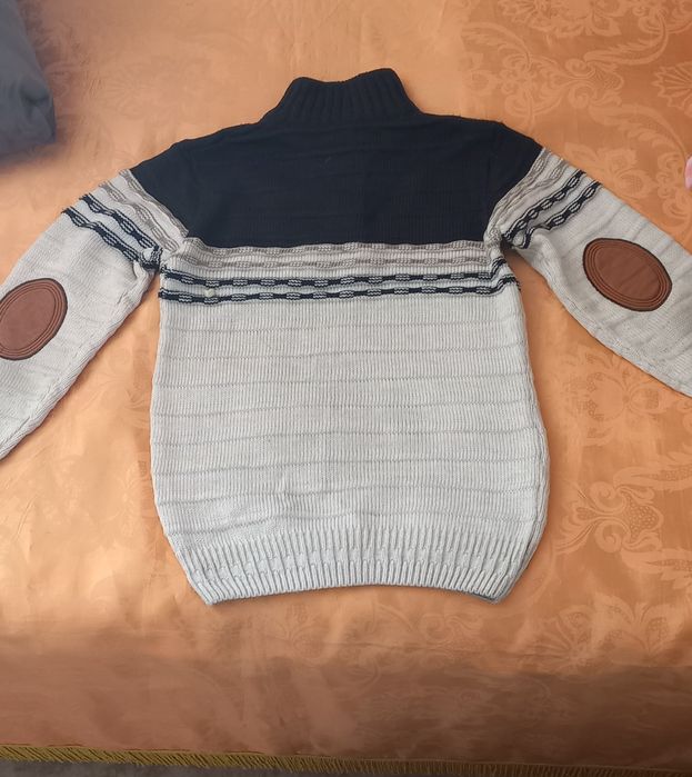 Продам теплую кофту