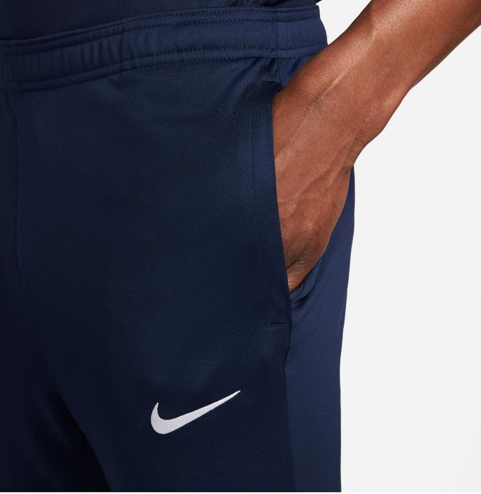 Оригинално долнище на Nike - Chelsea! S размер