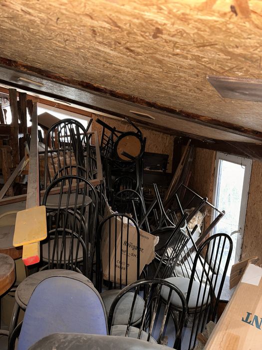 Продаю стулья железные разные