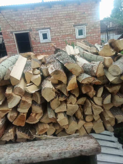 Дрова абсолютно сухая и уголь полные в мешкахНаходимся в центре города