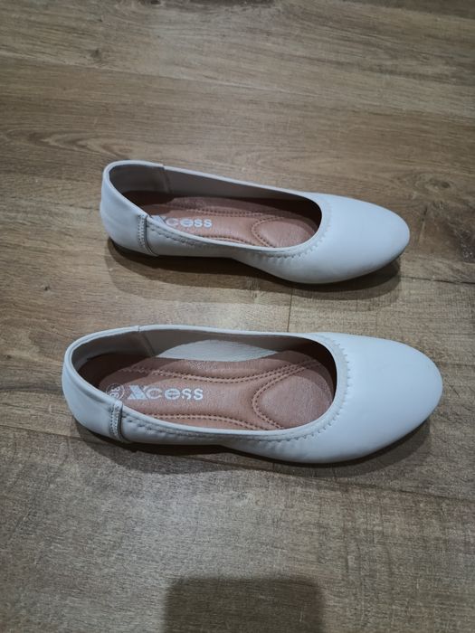 Дамски бели пантофки