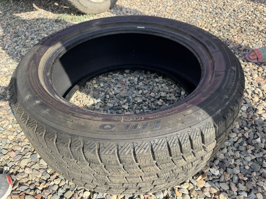 Зимняя резина 235/50/r18 почти новая
