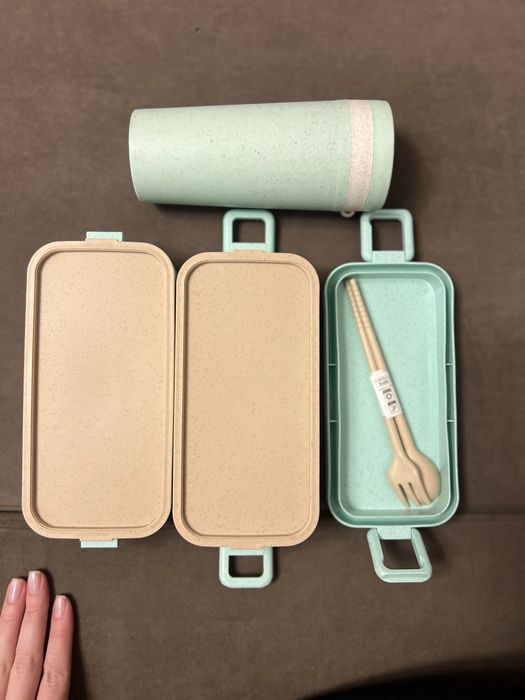 Lunch box cu doua compartimente pentru gustări