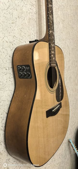 Трансакустическая гитара