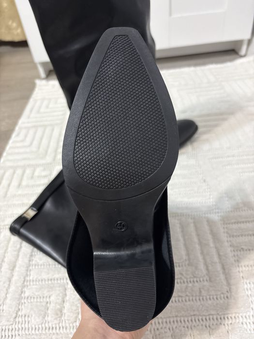 Абсолютно новые ботинки