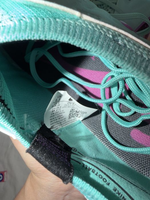 Бутсы новые 39 размер