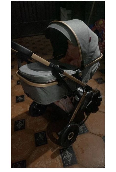 Продам детскую прогулочную коляску