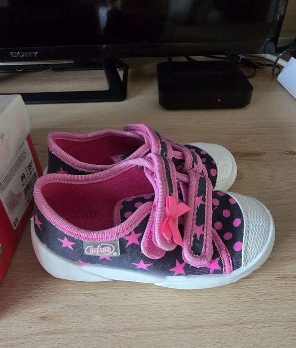 Продавам пантофки и сандалки