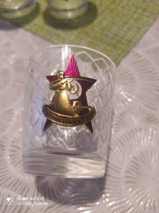 Продаю праздничный набор графин с рюмками