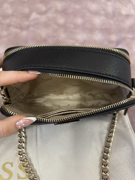 Черна чанта Guess