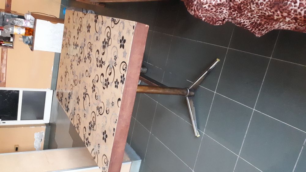 Масивна трапезна маса