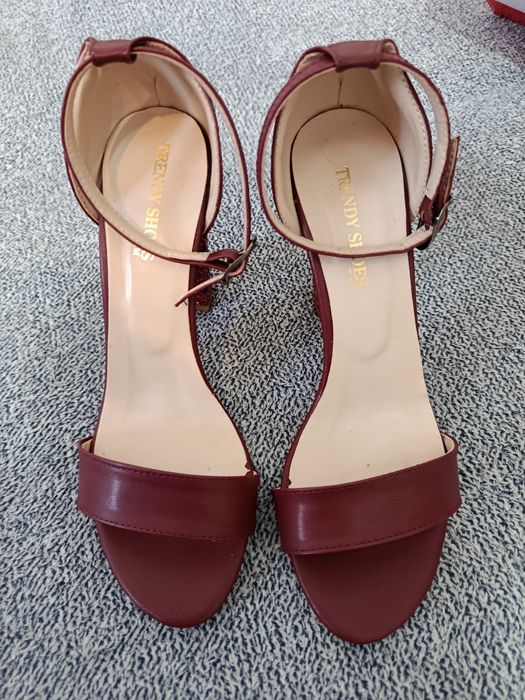 Sandale noi elegante burgundy cu sclipici mărimea 39 Trendy Shoes